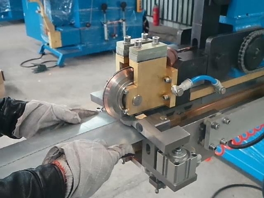 Thiết bị hàn điểm điện trở đường hàn thẳng ống dẫn khí 9m / phút