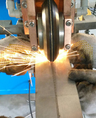 Hàn Máy hàn kim loại tấm đường may thẳng 1000mm Máy hàn đường may dọc